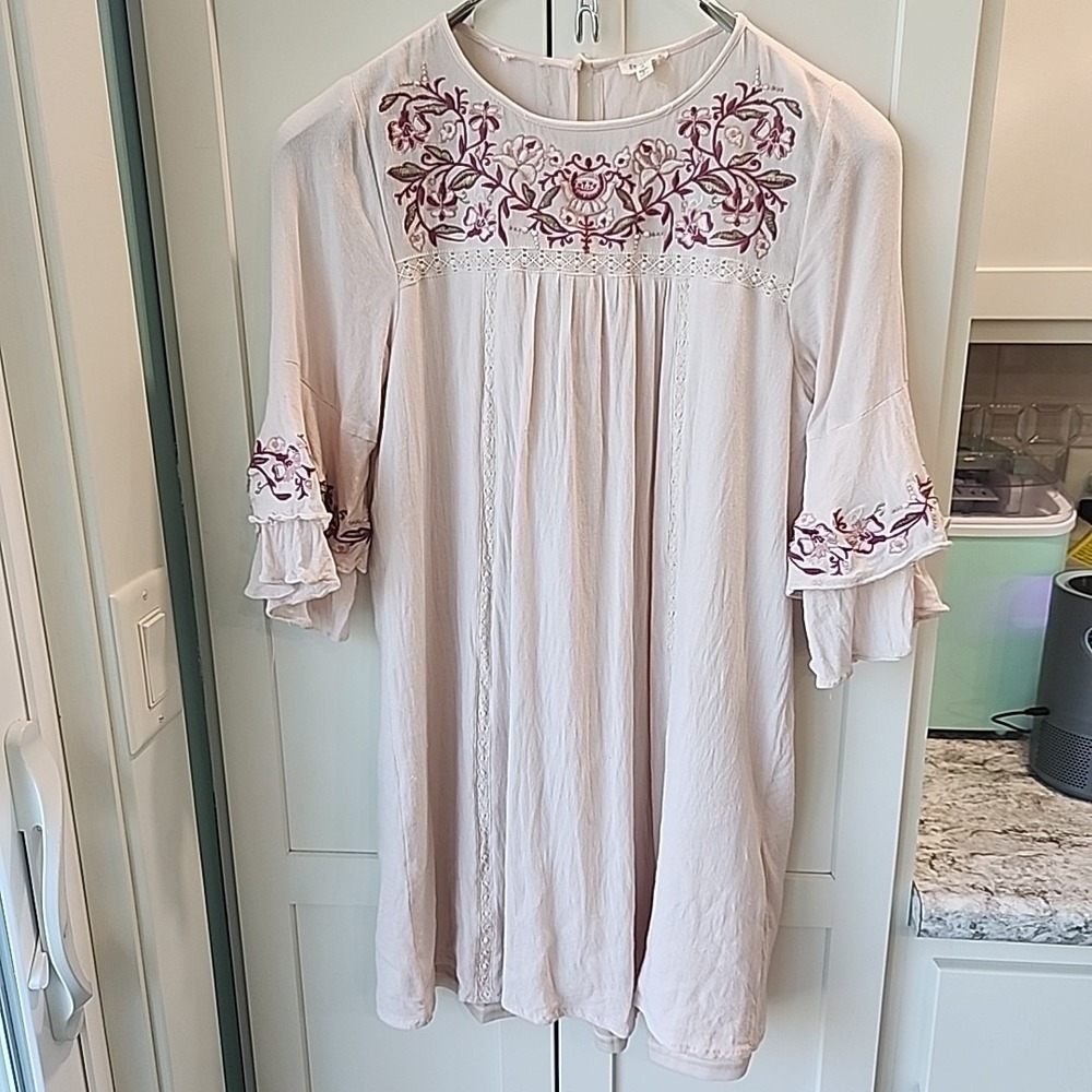 en creme dress Sz S Pink